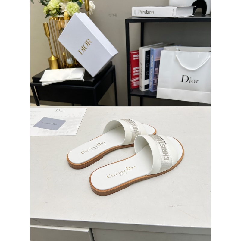 ch**an D*or slippers